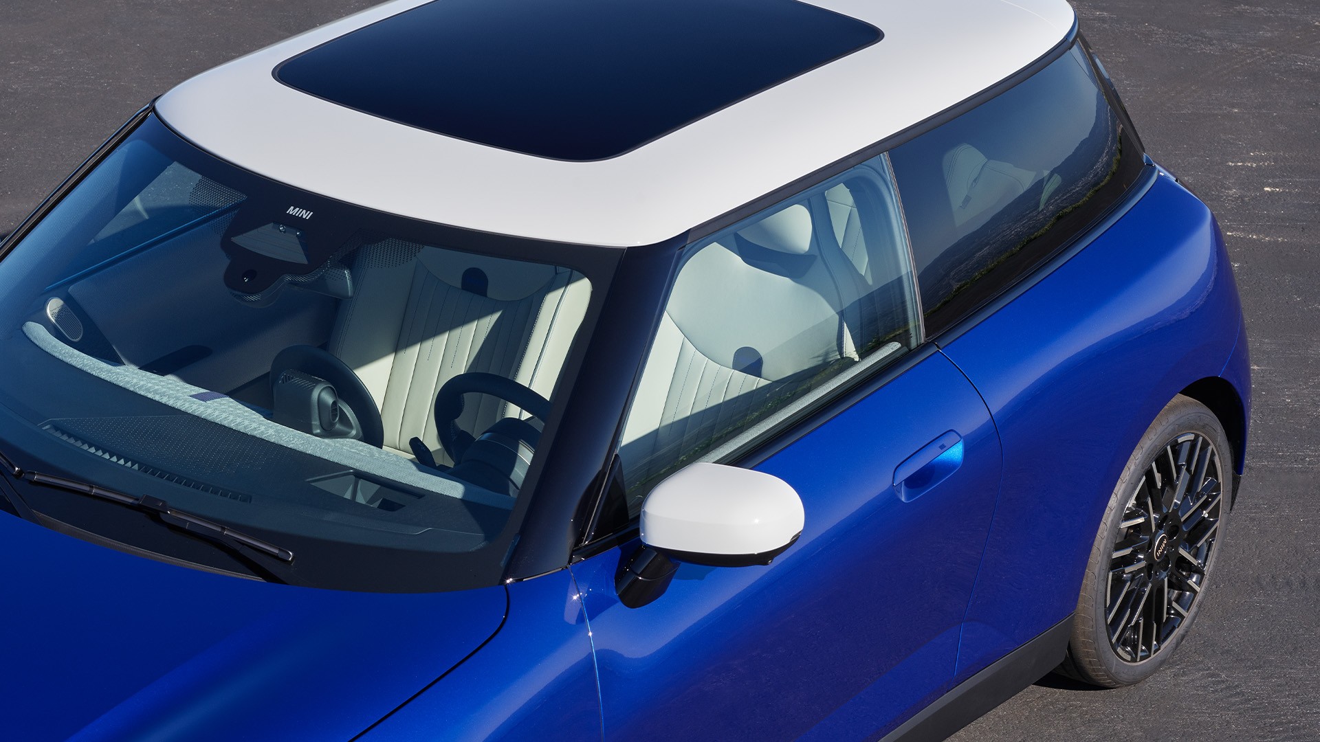 MINI 100% eléctrico - galería exterior - detalles de techo solar